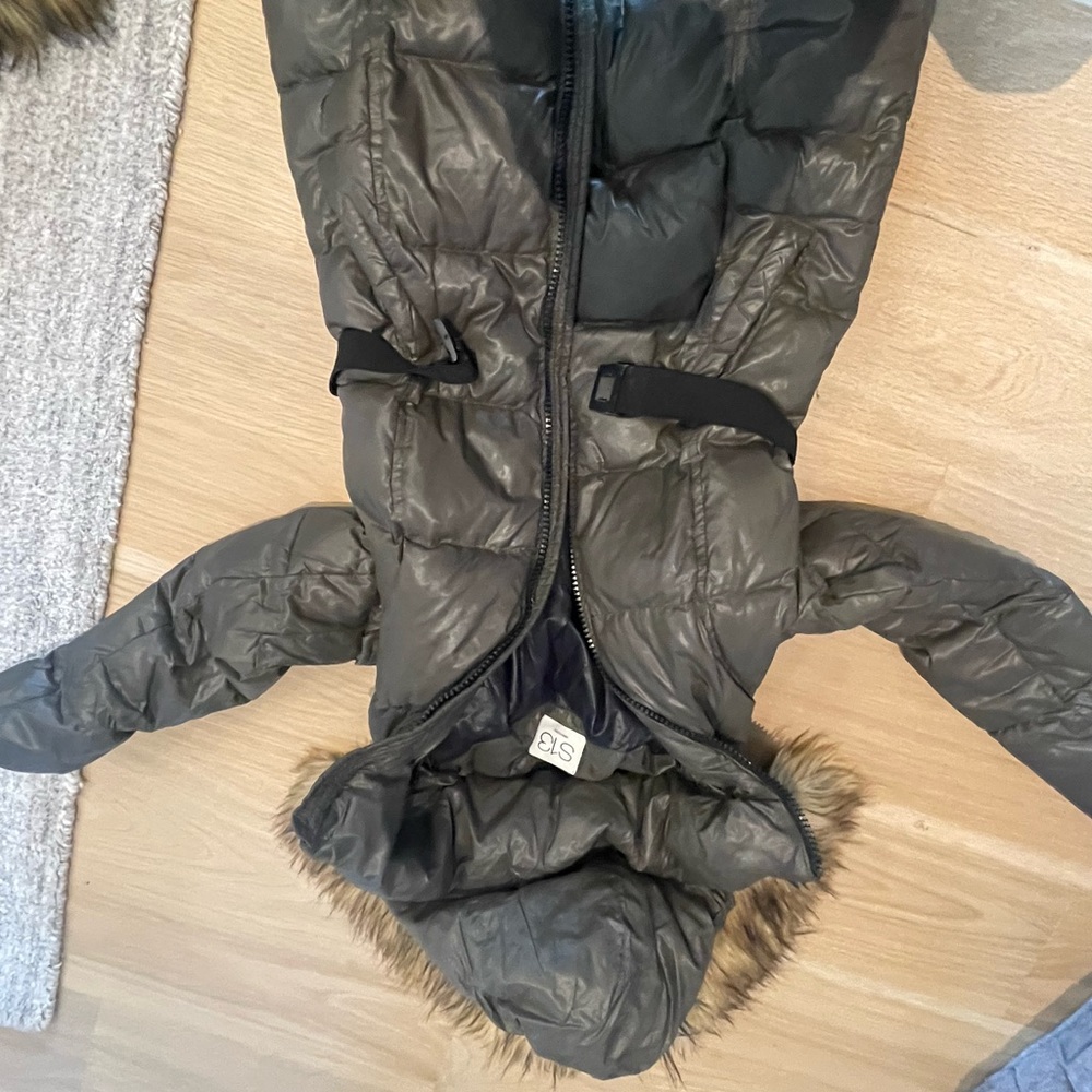 S13 faux fur hooded jacked with belt quilted